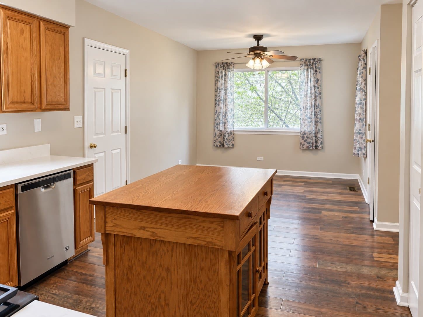 Kitchen with oak island and breakfast area (2026)