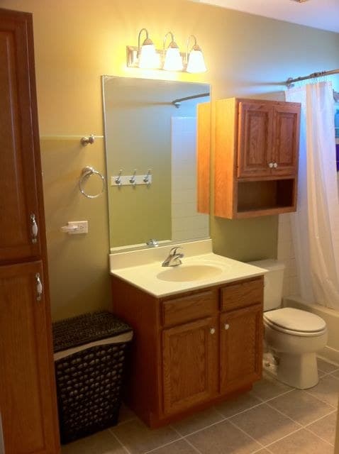 Second-floor bathroom